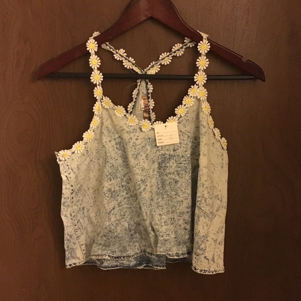 LF Acid Wash & Daisy Crop Top